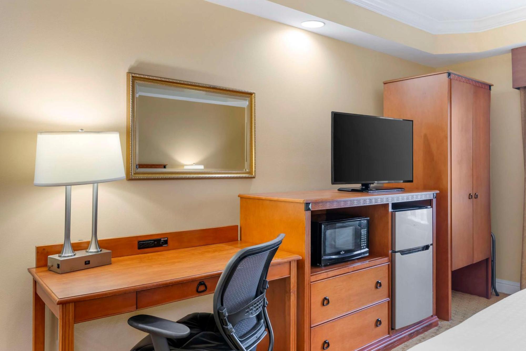 เบสต์ เวสเทิร์น พลัส คิงส์แลนด์ Hotel ภายนอก รูปภาพ
