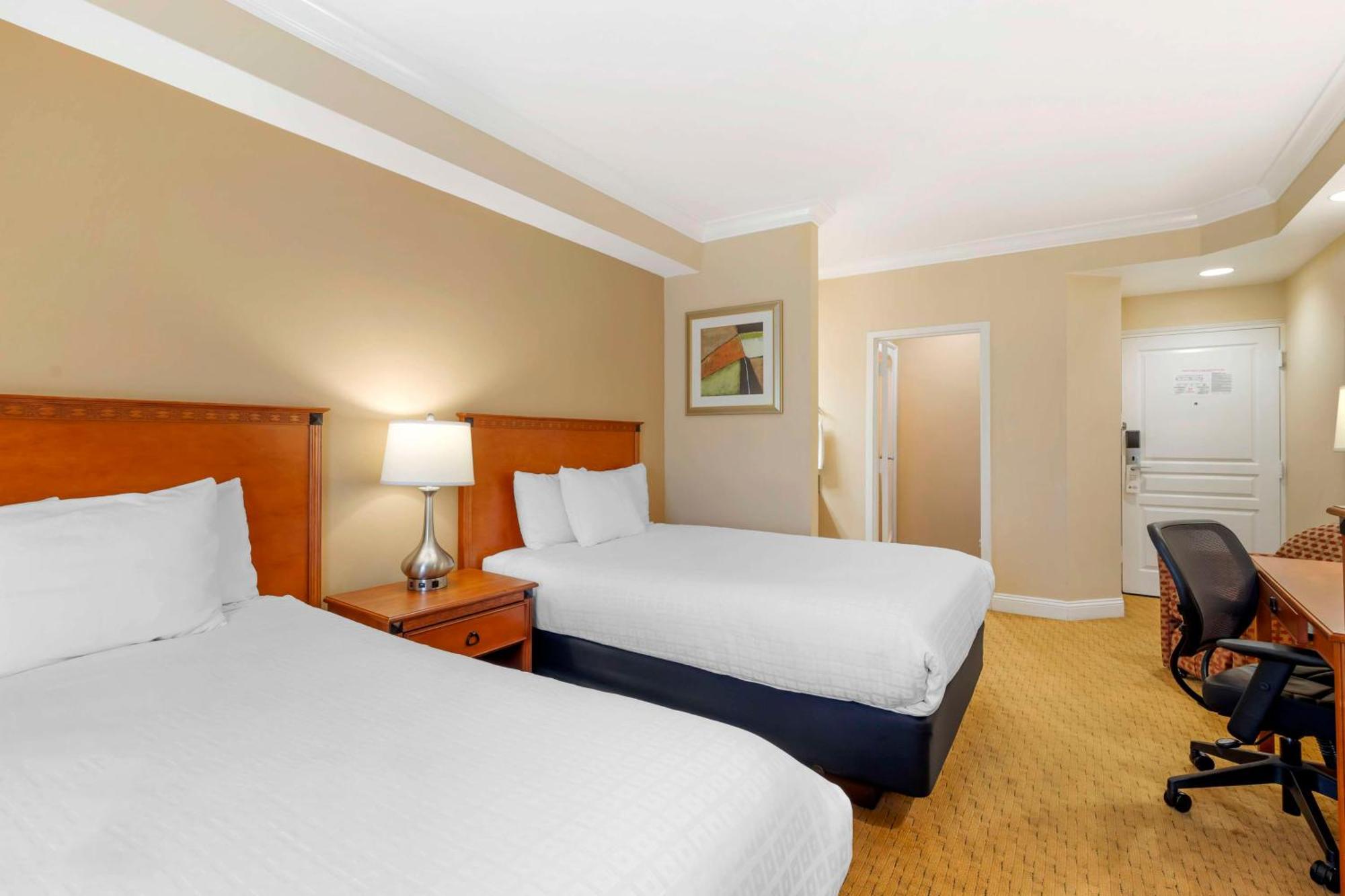 เบสต์ เวสเทิร์น พลัส คิงส์แลนด์ Hotel ภายนอก รูปภาพ